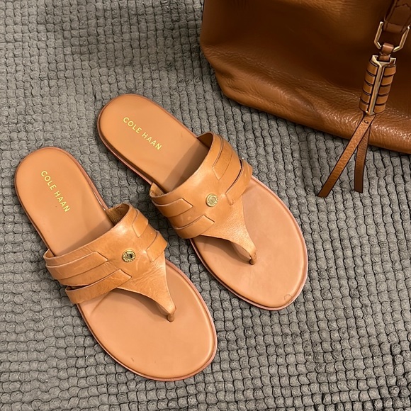 NWOT COLE HAAN tong flat shoes, size 6B - Picture 2 of 10